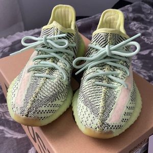 YEEZY YEEZREELS NON REFLECTIVE